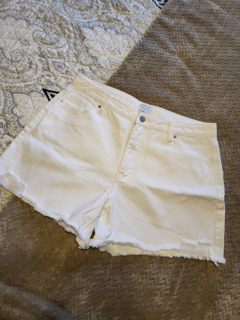 Time and Tru White Frayed Hem Denim Shorts